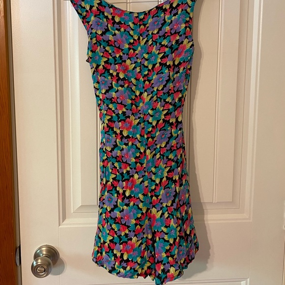 Vintage Floral Romper - Picture 2 of 3